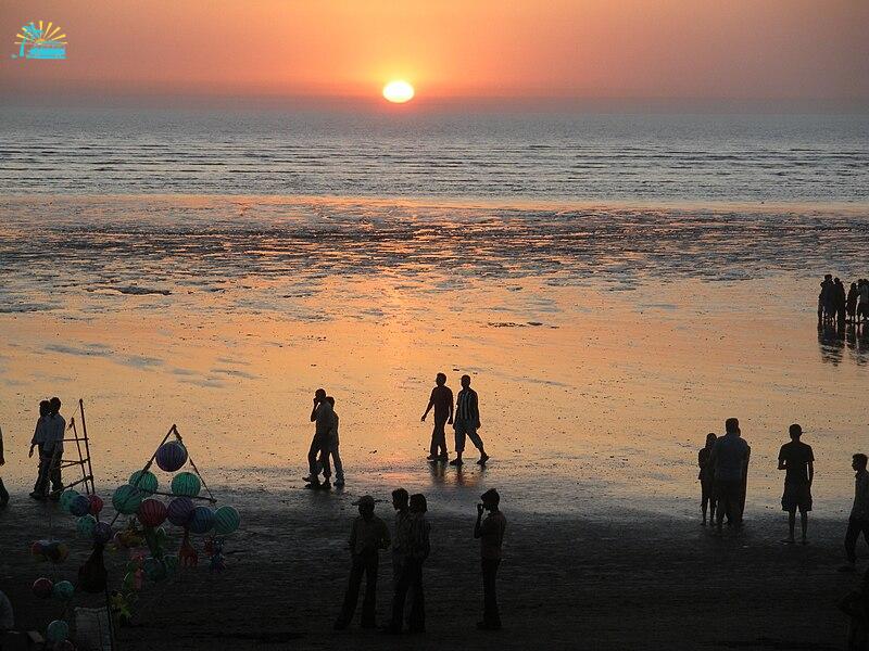 800px-Sun_Down_at_Tithal_beach.JPG