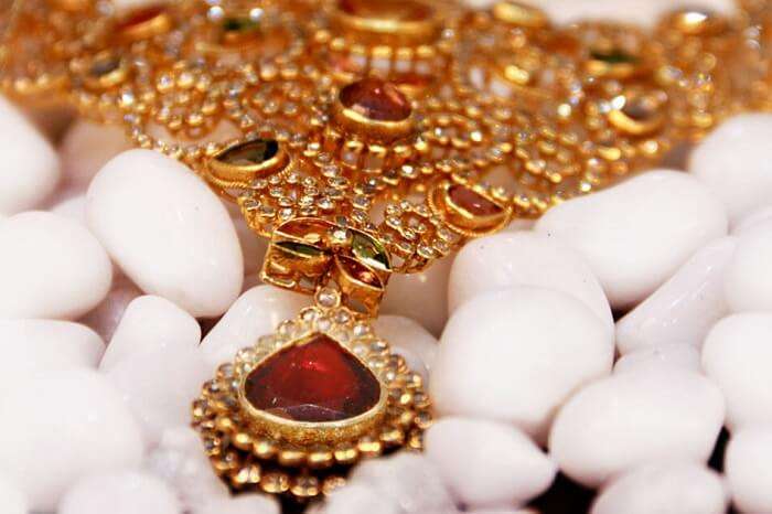 A beautiful gold necklace that is on sale in Kerala