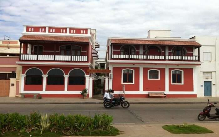 A red and white hotel building in Villa Bayoud