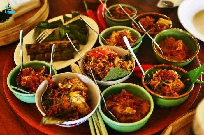 A taste of exotic and spicy flavor in this Bali cuisine- Nasi Ayam and Nasi Campur