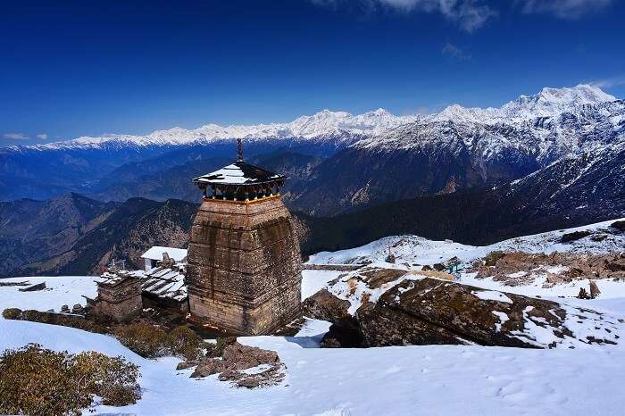 A winter snap of the snowcapped Himalayas and the Tungnath Temple in Chopta