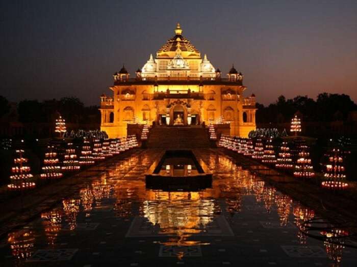 Akshardham in Gandhinagar is another picnic spot near Ahmedabad for a nice family day out