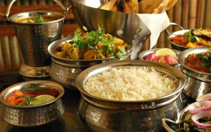 Enjoy toothsome local cuisines of Lansdowne