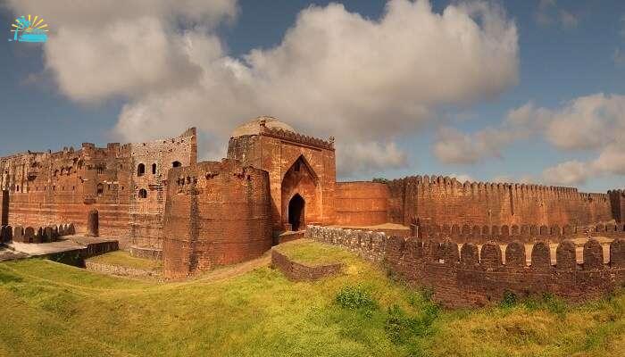 Explore the stunning Bidar Fort to cover the best tourist places near Hyderabad within 500 km