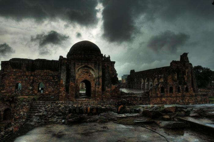 The dark and grimy ruins of Firoz Shah Kotla Fort — A haunted place in Delhi