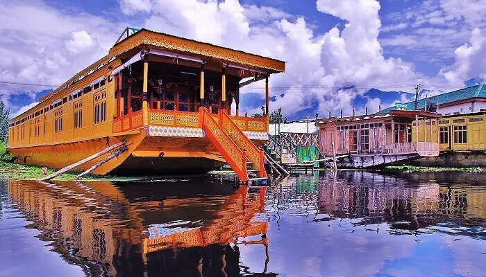 Scenic view From the houseboat in Srinagar, one of the best things to do in Srinagar