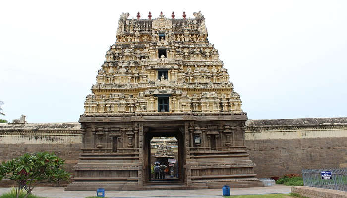The Jalagandeeswarar Temple is a beautiful place with interesting history