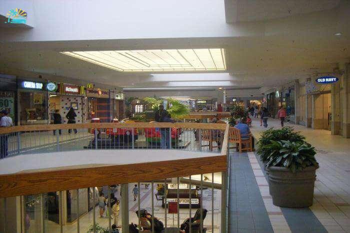 Quaker Bridge Mall