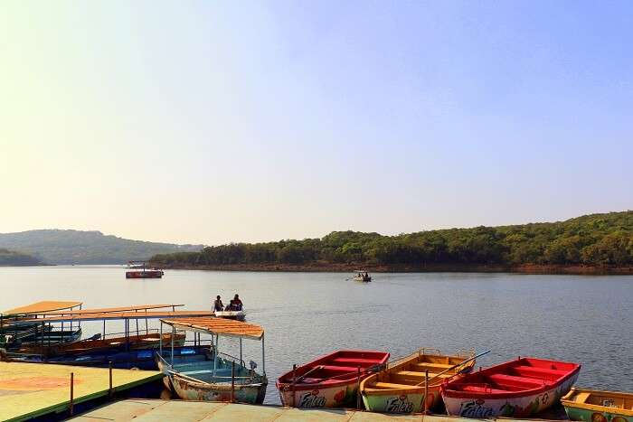 Ride a shikara over the beautiful Venna Lake