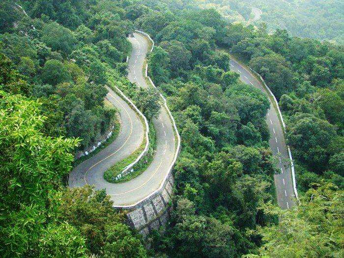 Ride your road on the winding roads of the Mysore-Bangalore highway