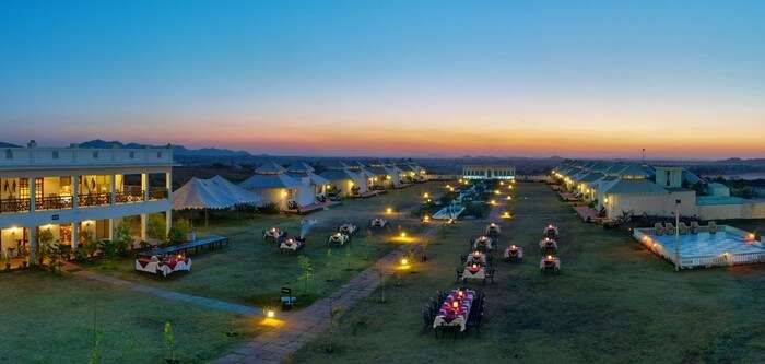 Rooms and tents at Aaram Baagh - the most luxurious camping facility in Pushkar