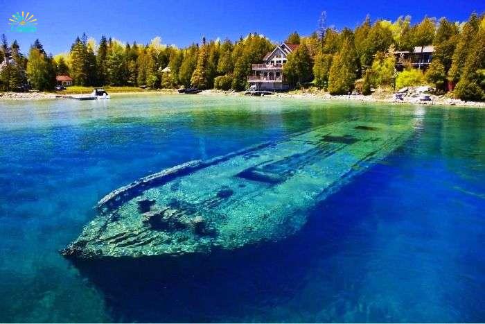 Shipwreck in the waters of Tobermory in Canada