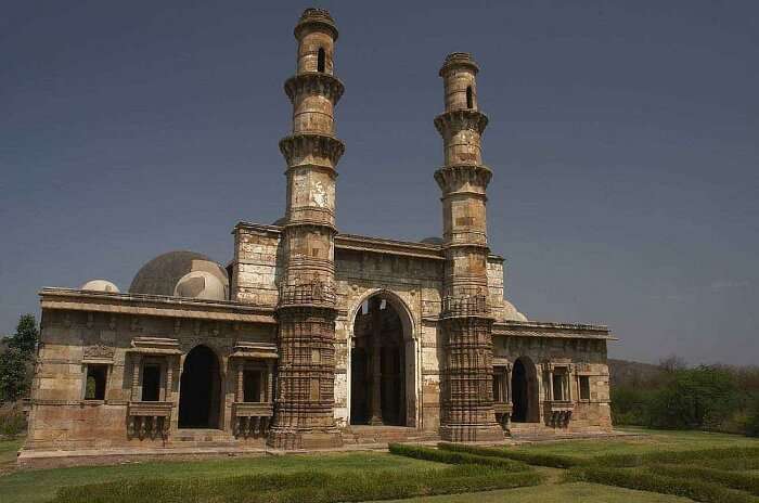The Champaner fort and its ruins are among the best picnic spots near Vadodara