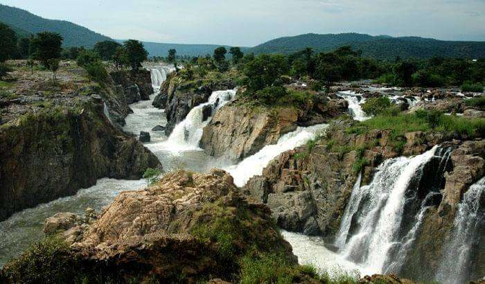 The beautiful Aruvikkuzhi waterfall that is a must-visit while sightseeing in Kumarakom