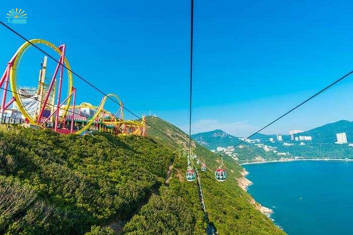 The cables cars at Ocean Park, among the prominent Hong Kong tourist places