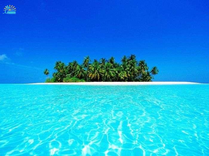 The clean azure waters of Maldives Beaches
