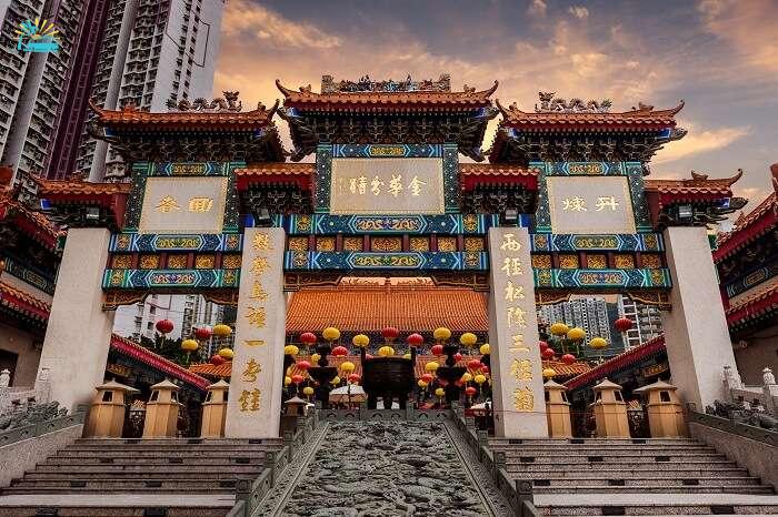 The grand entrance of the Wong Tai Sin Temple