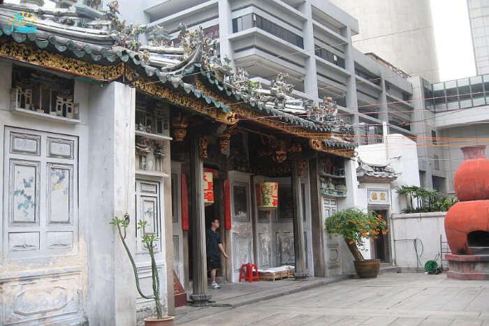 Visit Yueh Hai Ching Temple (The Love Temple) with your love