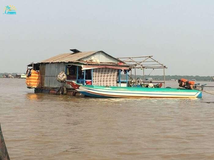 cruise on tonle spa river