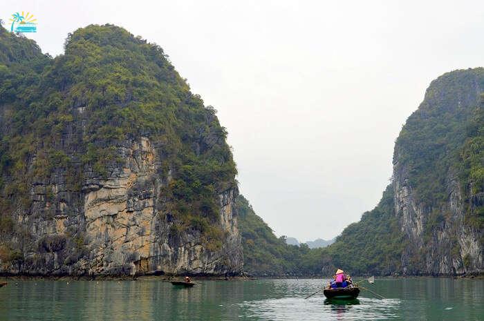 pallavi vietnam family trip: boating at halong