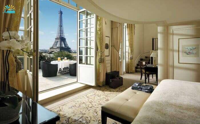 places to stay in paris for couples