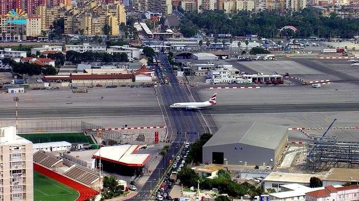 plane passes through the busiest road